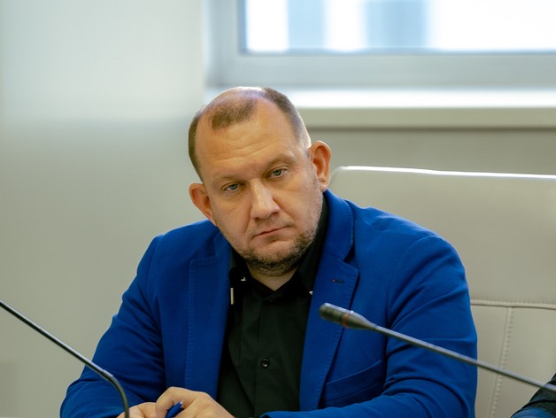 После объявления в федеральный розыск, красноярский депутат внезапно заболел за границей