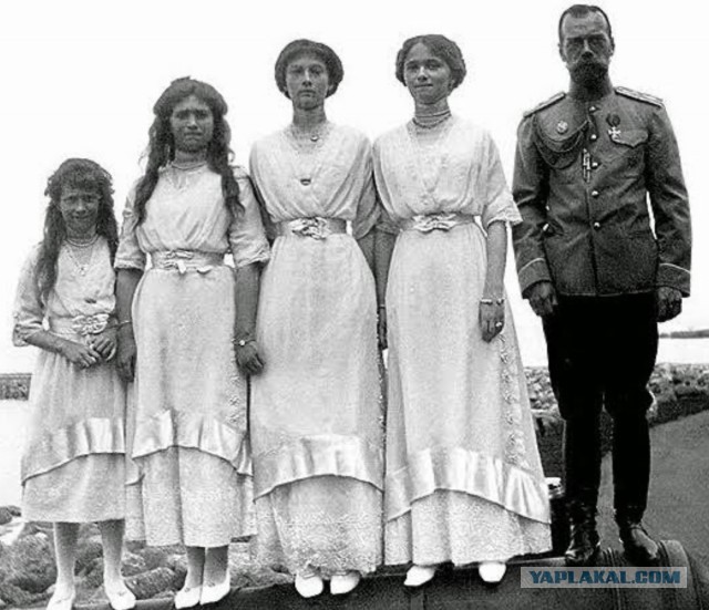 Почему дочери Николая II на знаменитой фотографии стоят с бритыми головами