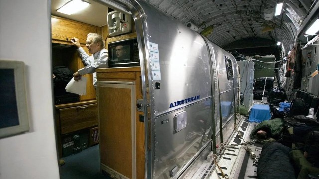 Начинка американского самолёта прибывшего в Москву с главой ЦРУ