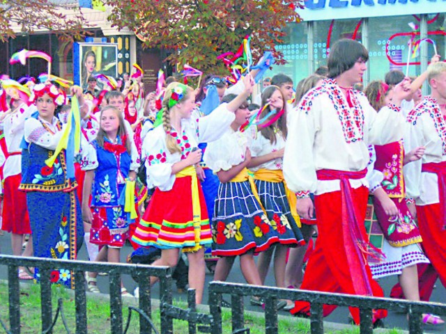 Выпускные там и здесь