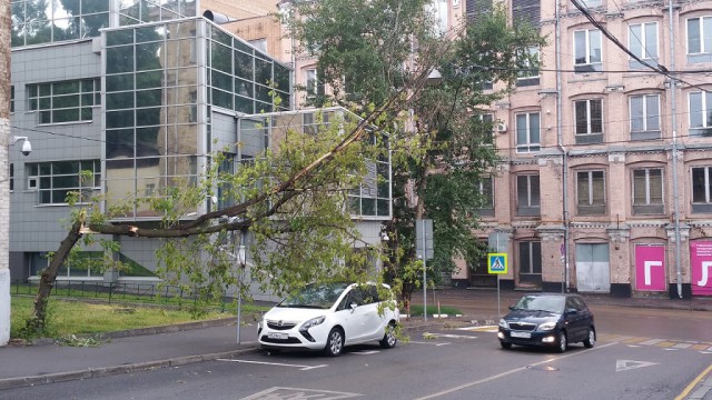 Сильная гроза в Москве и ее последствия
