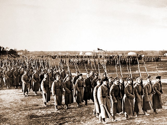 Фотографии связанных с историей Красной и Советской Армии.