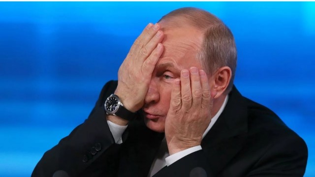 На склад "Озона" в Колпино пришли с миграционным рейдом — выяснилось, что более 40 граждан других стран трудились там нелегально.