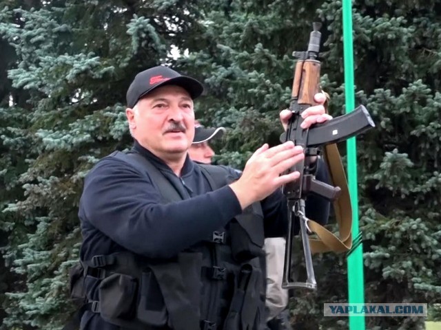 Суд в Беларуси приговорил к восьми годам колонии Эдуарда Бабарико. Его отец был соперником Лукашенко на выборах 2020 года и получил 14 лет лишения свободы