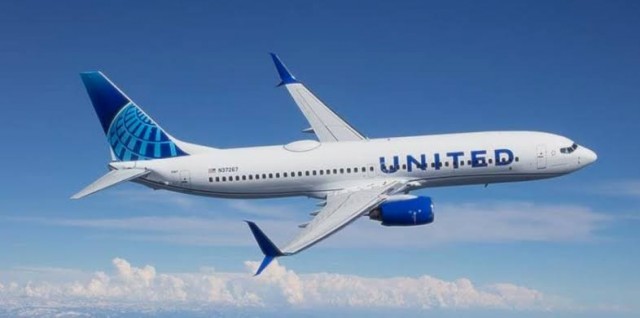 Самолет американской компании United Airlines, летевший из Вашингтона в Амстердам, подал сигнал бедствия