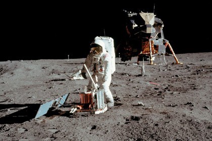 Об освоении Луны.