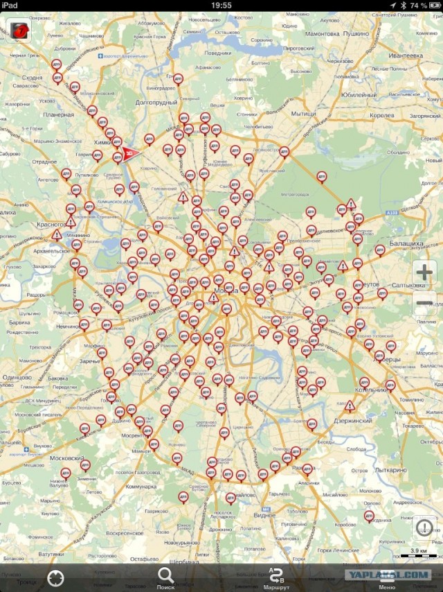 Годзилла пришла в Москву за подарками.