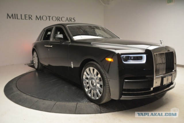 Премьера российских "люксовых" автомобилей Aurus состоялась на автосалоне