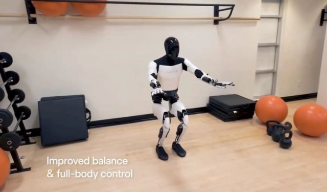 Робот Tesla Optimus может бережно хвататься за яйца всеми десятью пальцами поочерёдно