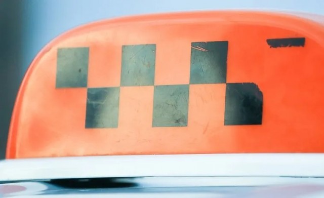 Выходцы из стран ближнего зарубежья открыли в Тюмени службу такси для мигрантов