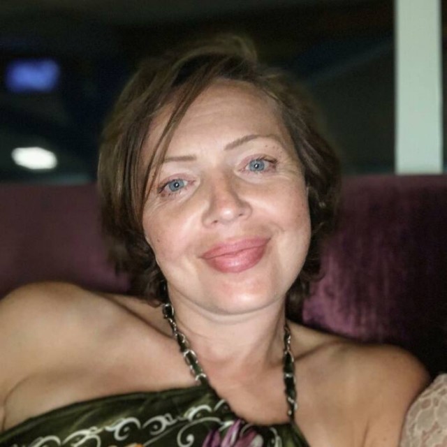 Как живет в 49 лет актриса, чьим голосом говорит «Алиса» и навигаторы: Татьяна Шитова