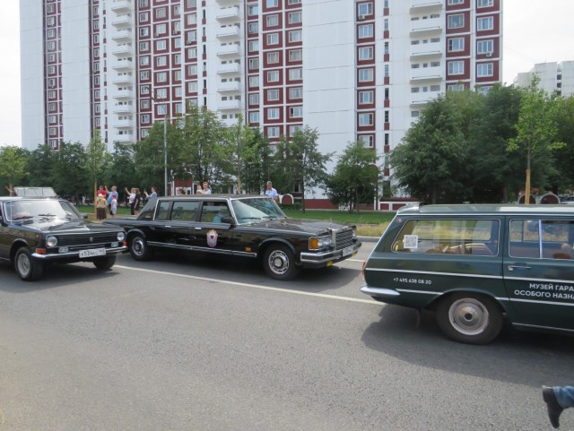 парад ретротрамваев и автомобилей