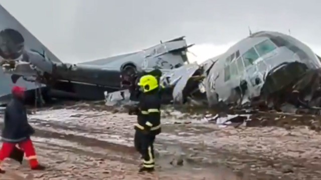 В Боливии военный самолёт C-130 Hercules, набитый деньгами, рухнул на шоссе в городе Эль-Альто