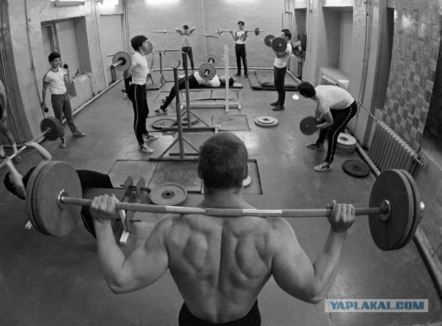 Мы тренировались как могли! Небольшая подборка атмосферных фото "качалок" конца 90х - начала 2000х
