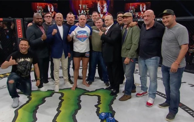 Райан Бейдер нокаутировал Фёдора Емельяненко и сохранил пояс чемпиона в тяжёлом весе