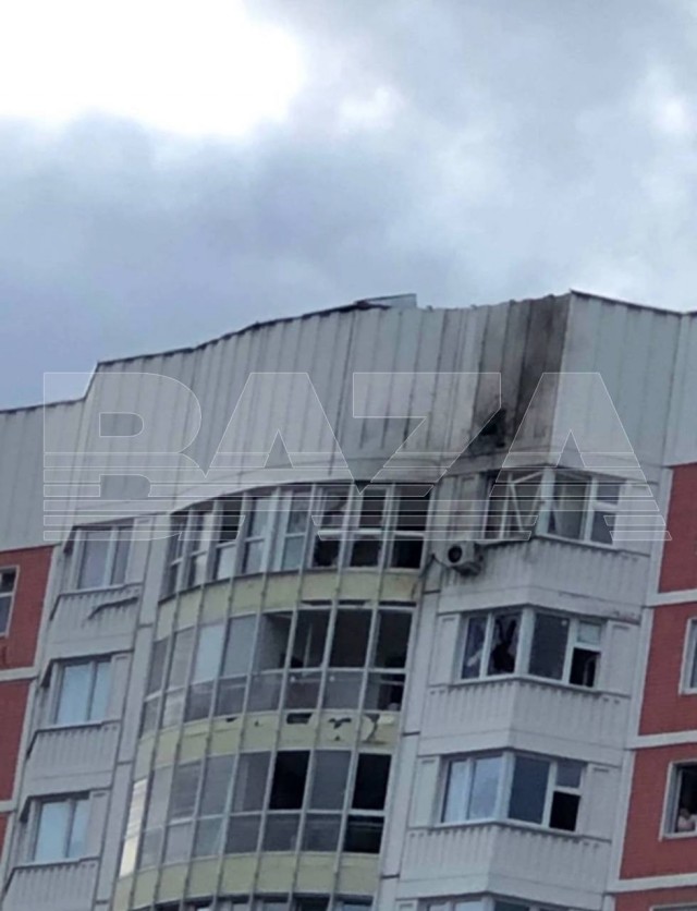 Взрыв в многоэтажкe на улице Атласова в Новой Москве. «Да это беспилотник 100 процентов. Пахнет порохом просто»