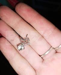 Вытаскивать косточки из лифчиков, снимать пирсинг и откреплять цепочки на стрингах заставили учеников школы № 62 в Воронеже