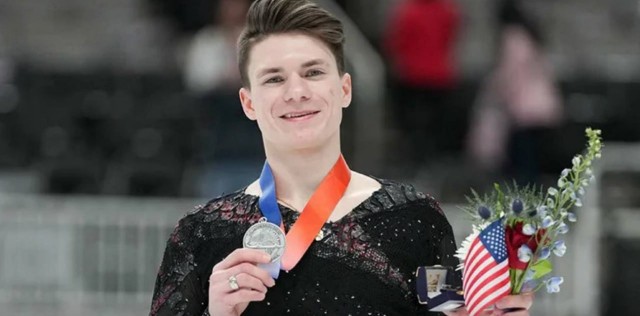 Российские фигуристы Евгения Шишкова и Вадим Наумов были на борту разбившегося в США пассажирского самолёта