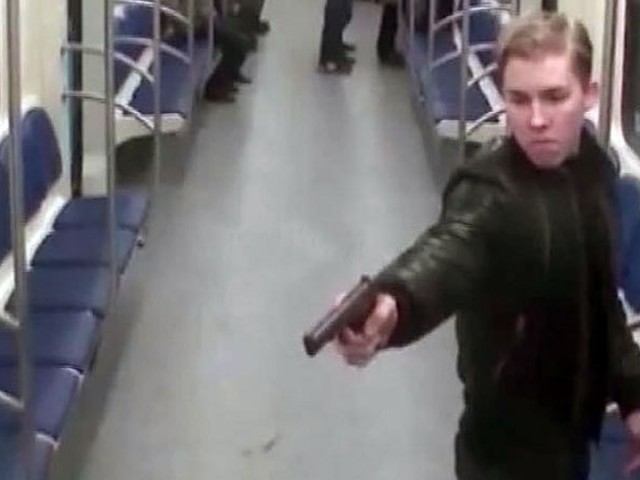 «Вынужден ехать на наземном транспорте». В метро Петербурга не пустили подростка с игрушечным пистолетом