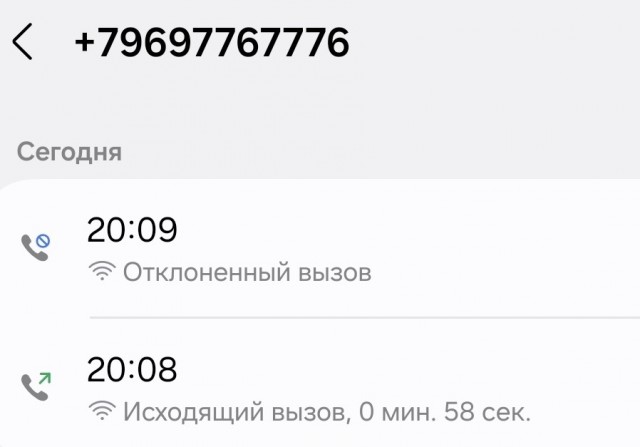 Мужчина оригинально решил проблему стоянки автомобиля "застолбив" сразу два места