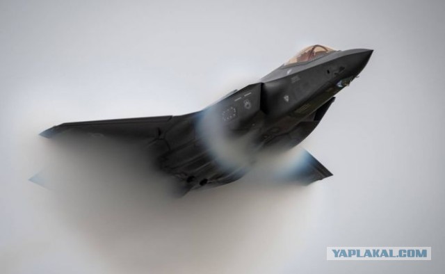 Штаты ставят на вооружение небоеспособные истребители F-35
