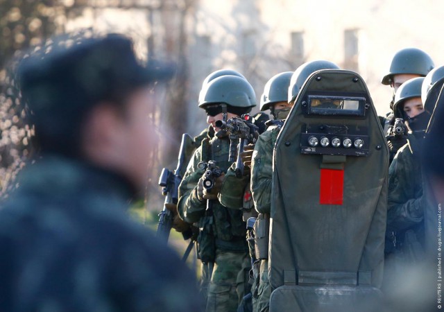 Украина армию не бросает, она ее предает.