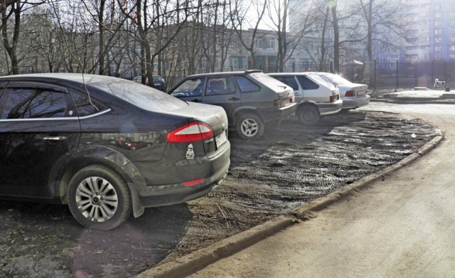 Снайпер расстреливает неправильно припаркованные автомобили в Петербурге