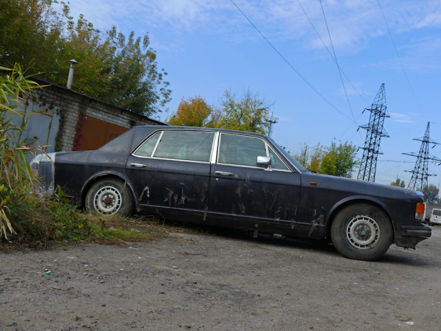 Брошенный Rolls-Royce Silver Spur из гаражного кооператива