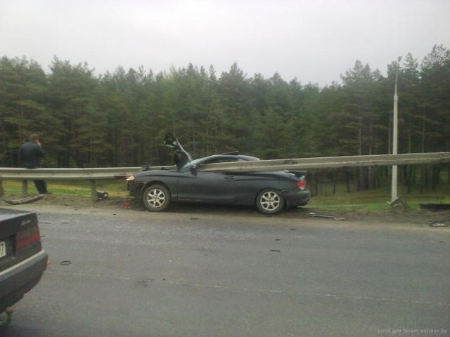 Машина нанизалась на "шампур"