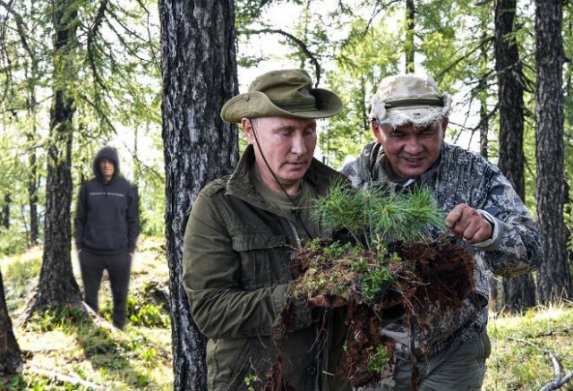 Путин с Шойгу воссоздали кадр из Горбатой горы и другие шутки пользователей