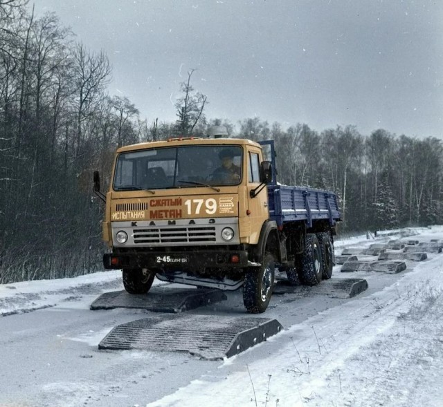 Фотографии прошлого с автомобилями, грузовиками и автобусами