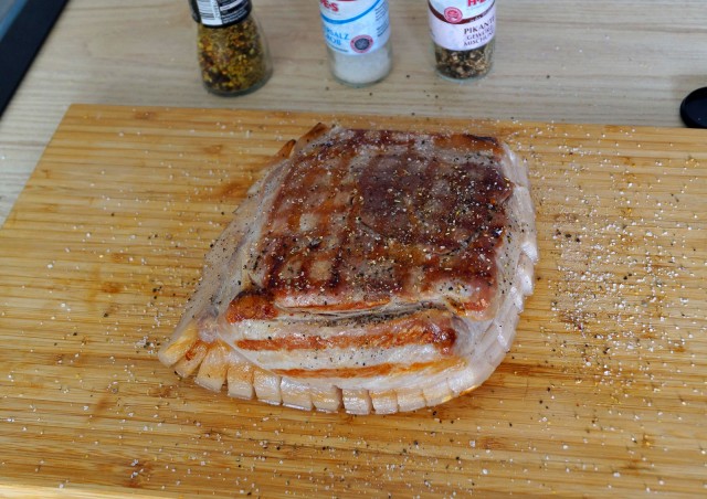 Cвинина запечённая с хрустящей корочкой (Krustenbraten)