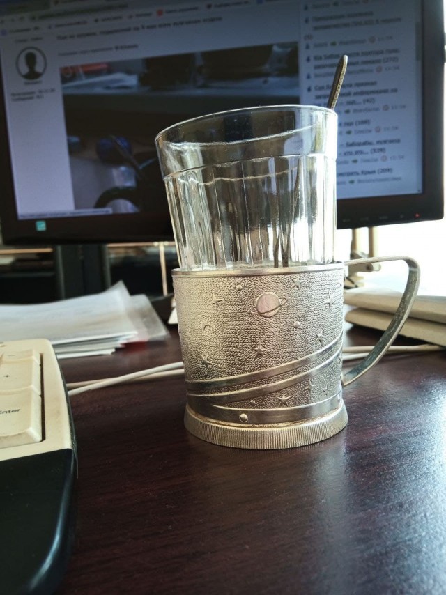 А из какой кружки вы пьёте на работе?