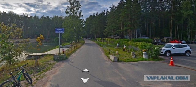 Повредил авто и сбежал