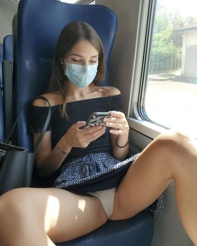 А как выглядят девушки на улицах? Чем они занимаются?