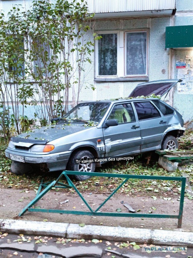Одним ударом выбила Ладу с парковки