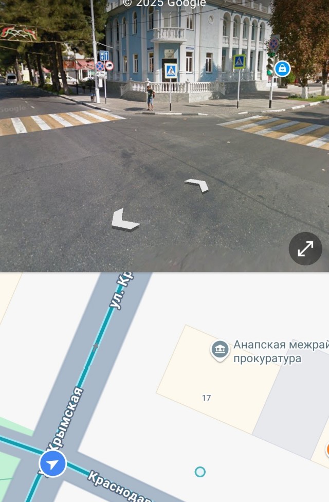 Три девушки ночью на одном электровелосипеде