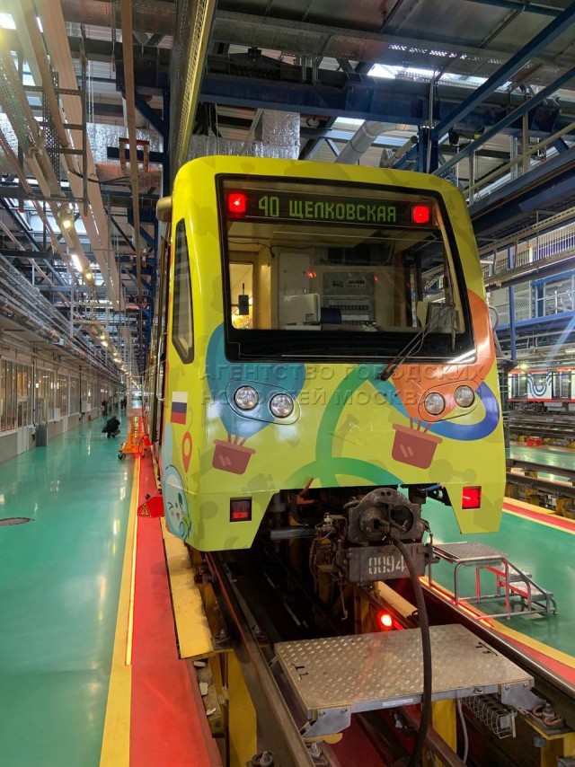 В московском метро появился поезд со Смешариками и Фиксиками