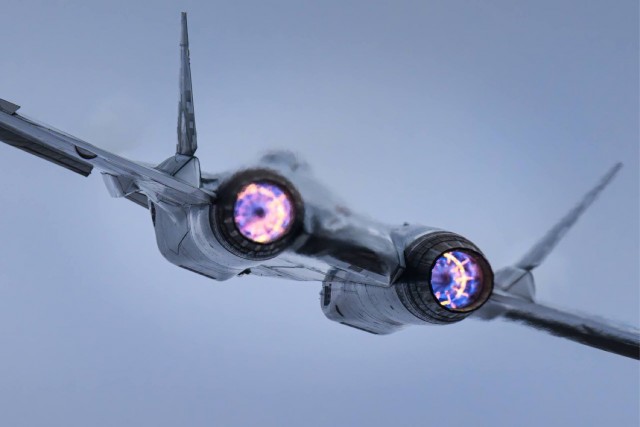 На фото пока еще Т-50-9