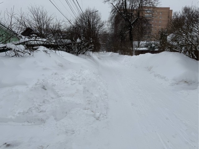 Снег кружится, летает, летааает....