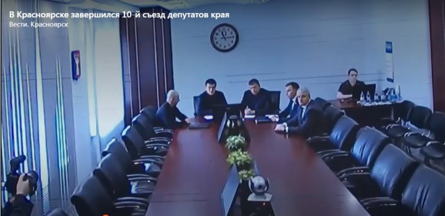 Красноярские депутаты устроят съезд за 24 миллиона. Кормить будут блинами с икрой и канапе с муксуном