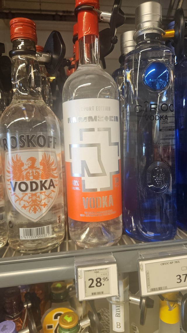 569