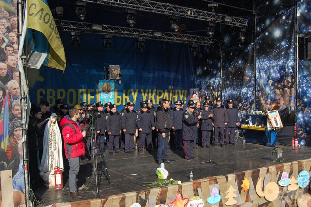 Янукович объявил в Украине досрочные президентские