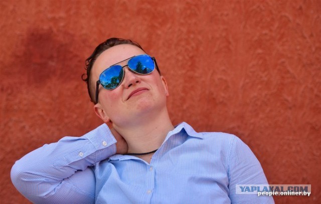 Девушки - Фейсконтрольщицы