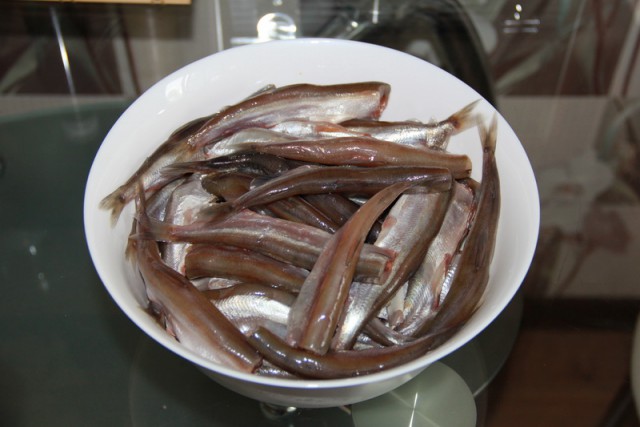 Пирог с мойвой