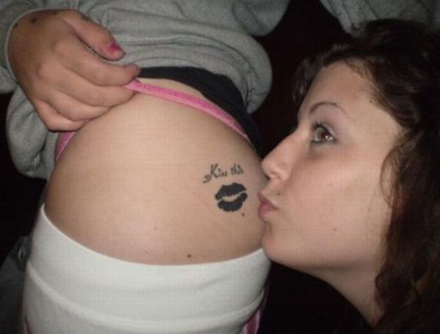 Татуировка прямо на глазу...