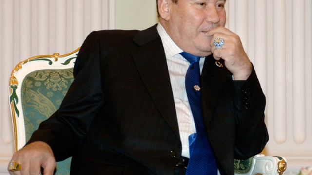 Запретил СПИД, цирк и золотые зубы: 15 реформ Сапармурата Ниязова