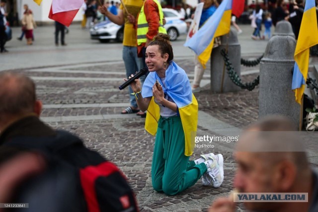 Избил уличного музыканта за песню на Русском