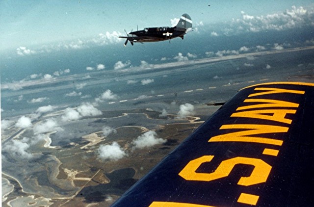 Curtiss SB2C Helldiver. Скотина US NAVY.