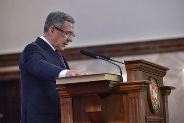 Минниханов подписал закон о внесении изменений в Конституцию Татарстана
